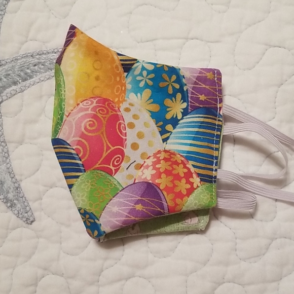 Trio of holiday facemask and free touchkey - Picture 8 of 9